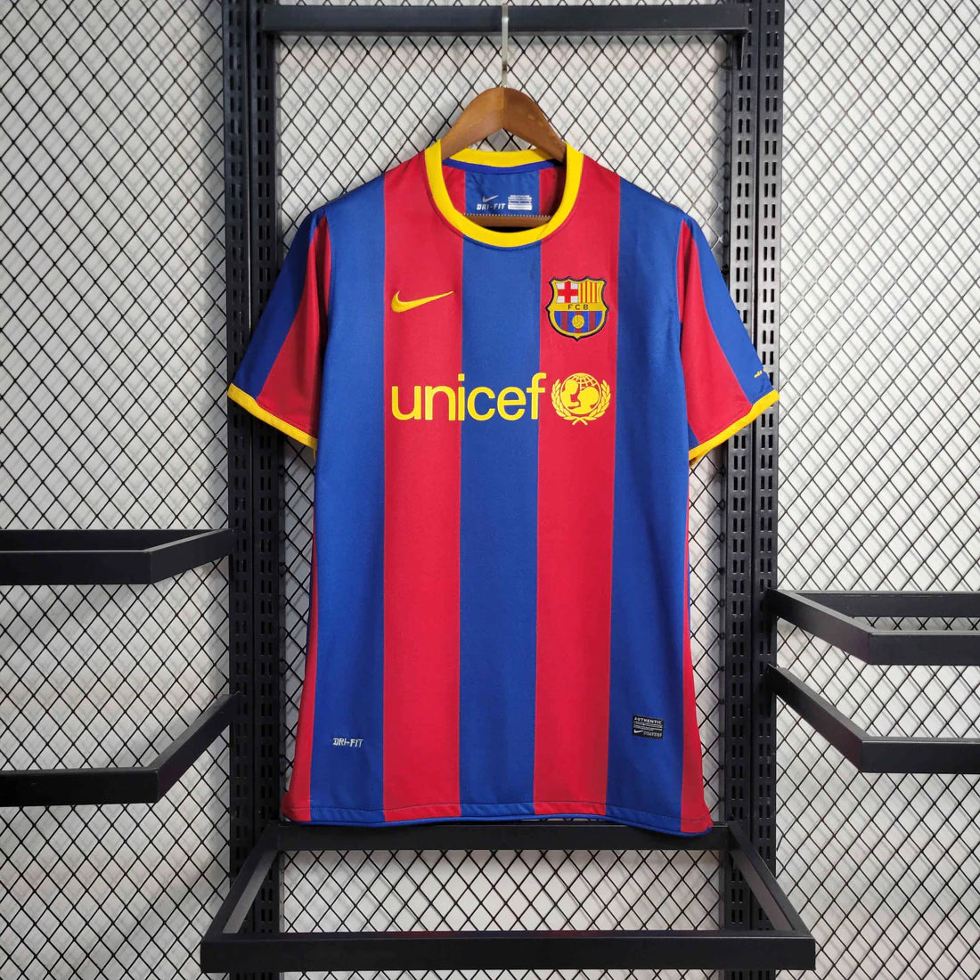 RETRO MAILLOT BARCELONA RED BLUE HOME 2010-2011
